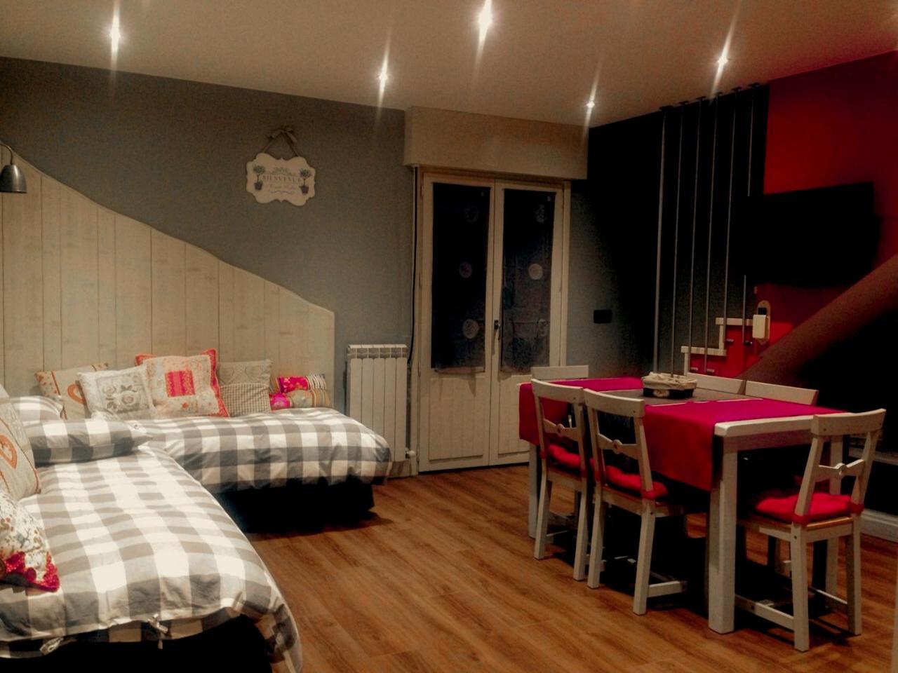 Apartamentos El Rincon De Andrea II Biescas  Esterno foto